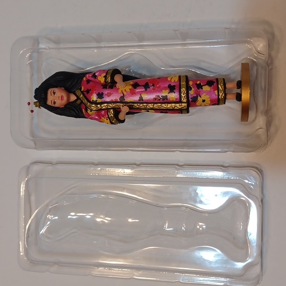 Hallmark Keepsake Ornament Chinese Barbie Dolls Of The World Collector's series - Picture 7 of 10